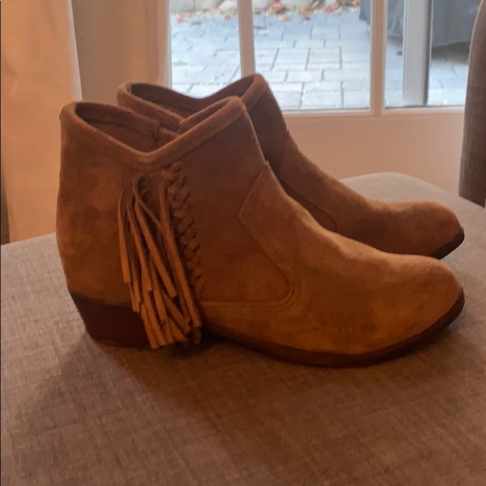 Minnetonka suede fringe caramel ankle boots size 6.5 NIB💫
